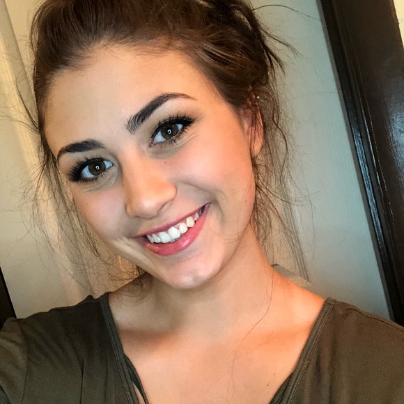 Meet your Posher, Katlyn - Picture 1 of 1